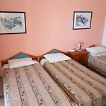 Denise Кефалос